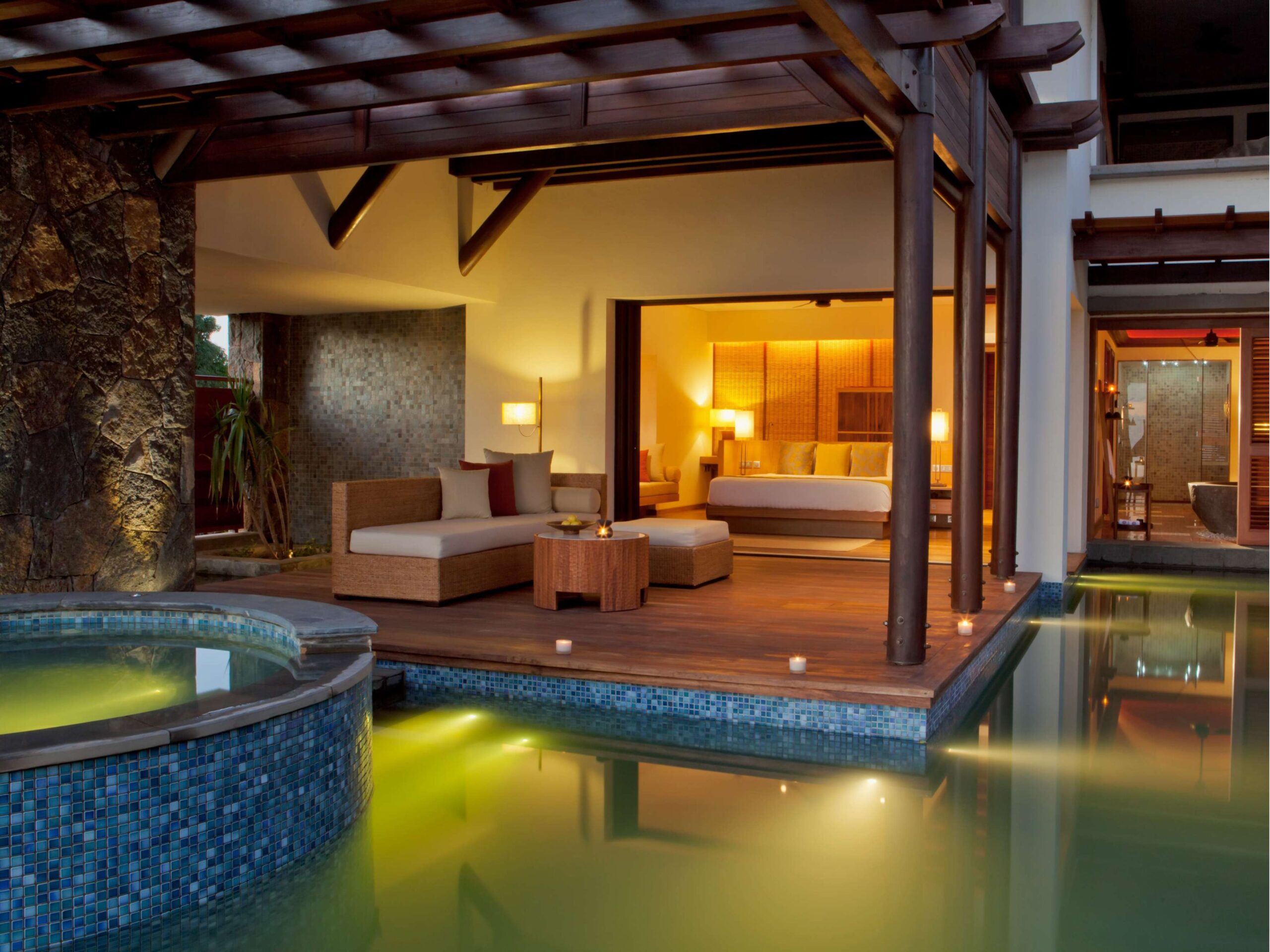 Beachfront Luxury Jet Pool Suite