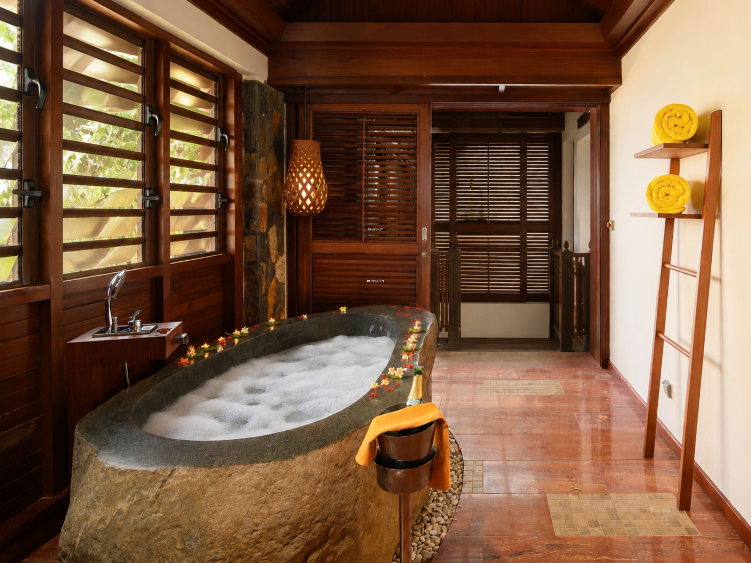 Beachfront Suite in Mauritius with heated pool, hammam, jacuzzi and bath tub